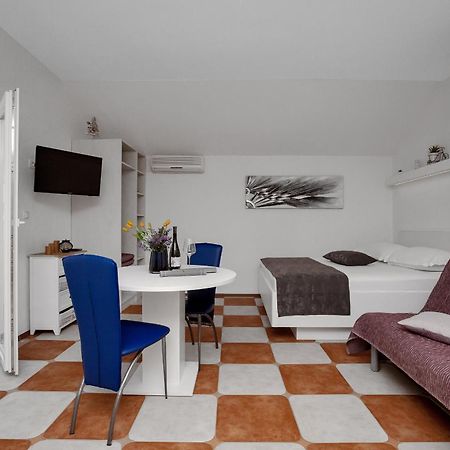 Apartments By The Sea Drasnice, Makarska - 2581 Szoba fotó