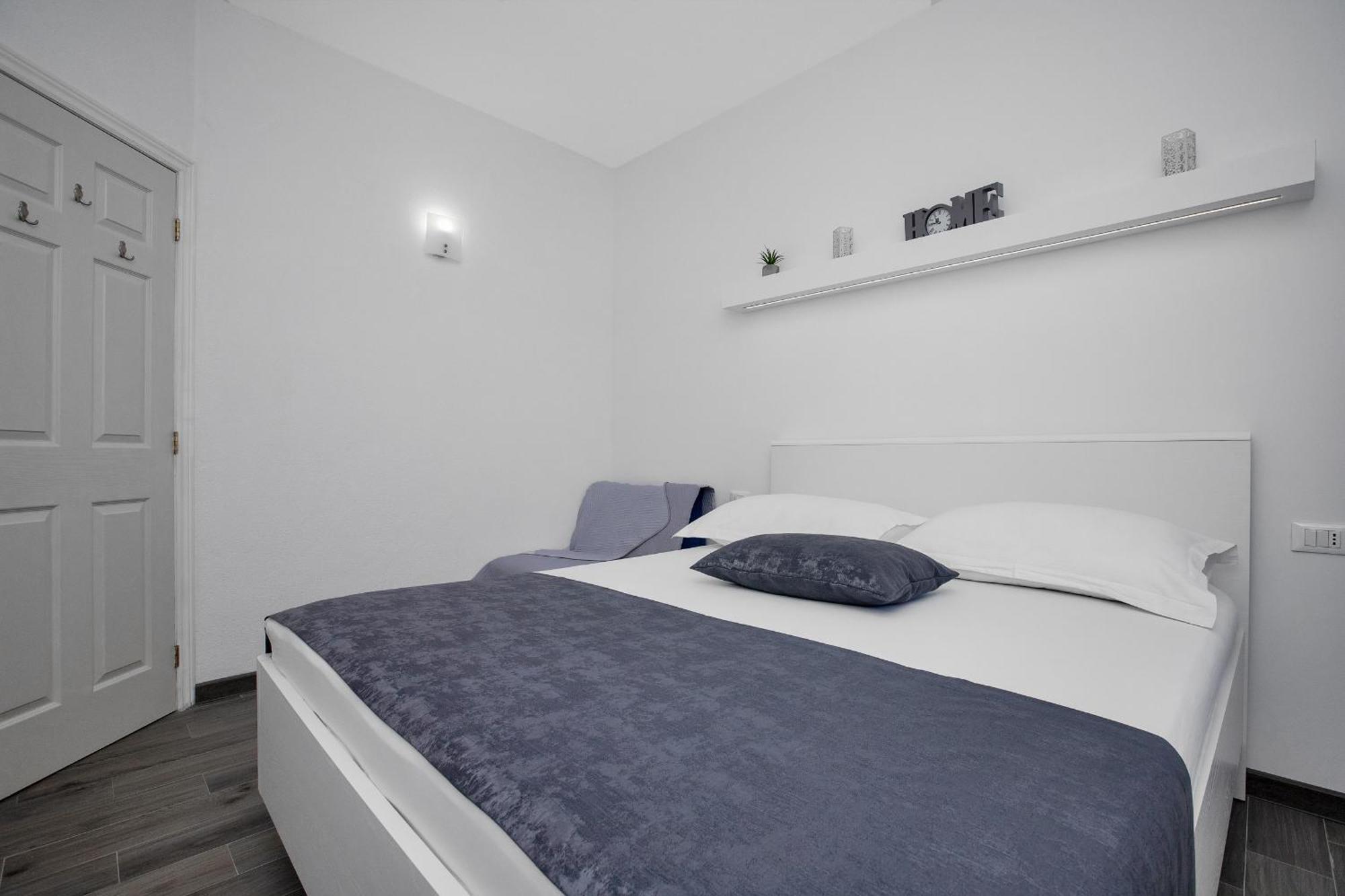 Apartments By The Sea Drasnice, Makarska - 2581 Szoba fotó